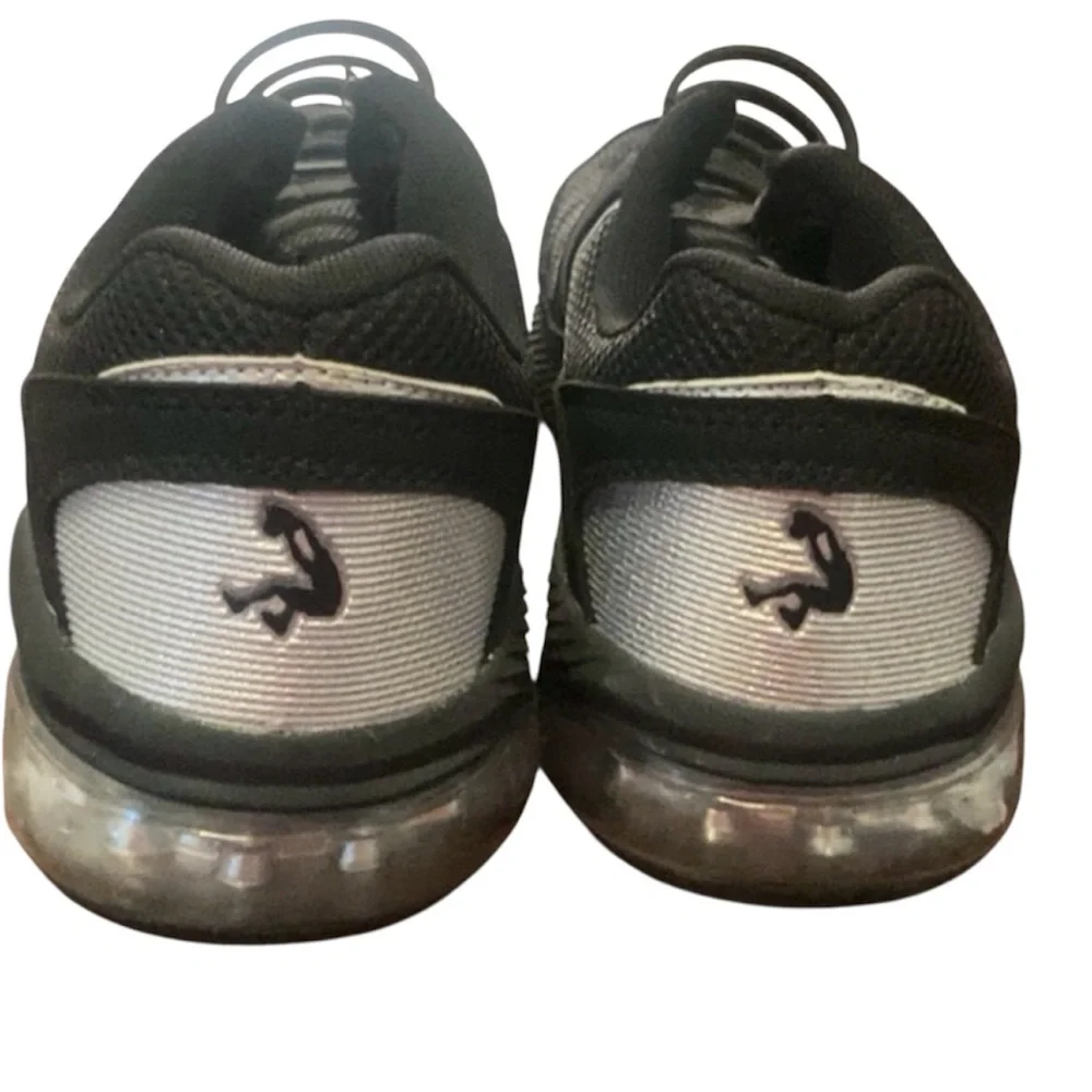 Shaq Black and Gray Men's Sneakers mesh athletic slip on sneakers. Worn 1X.